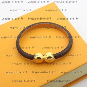 Bracelets bracelets de charme designer bracelet en cuir de fleur à quatre feuilles en gros bracelet en cuir V gris bracelets à motif noir pour hommes femmes