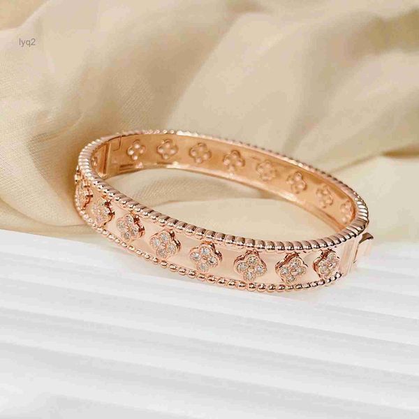 Pulseras Diseñador Trébol Pulsera Brazalete para mujer 18k Chapado en oro Diamante Cuatro hojas Perlee Trébol dulce Flor Brazalete Fiesta de San Valentín Joyería de diseñador