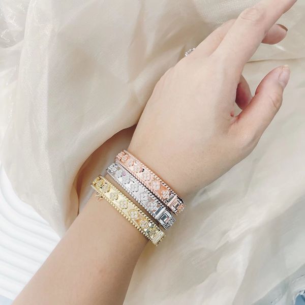Bracelets Designer Clover Bracelet Bangle for Women 18k Gold Crystal Diamond Full Diamond de cuatro hojas Perlee Sweet Flower Party Je2024