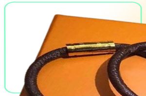 Bracelets Designer de haute qualité Classic à plaid Corde en cuir et hommes Bracelet de boucle magnétique de serrure métallique Bracelet Sim9410551