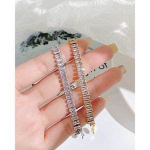 Bracelets du conception du public en direct Bracelet Pearl Fashion French French Luxury Luxury Zircon Titanium Steel Bijoux