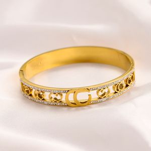 Bracelets Bracelet de luxe 18k Gold Bangle Design Lettres pour femmes Diamond Pearl Bracelet Fashion Bijoux Party Accessoires de mariage Amoureux