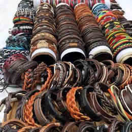 Bracelets Aléatoire 200 pièces/lot mode tissage multicouche Bracelet en cuir en gros à la main hommes Bracelets ethniques Tribal bracelets WP30