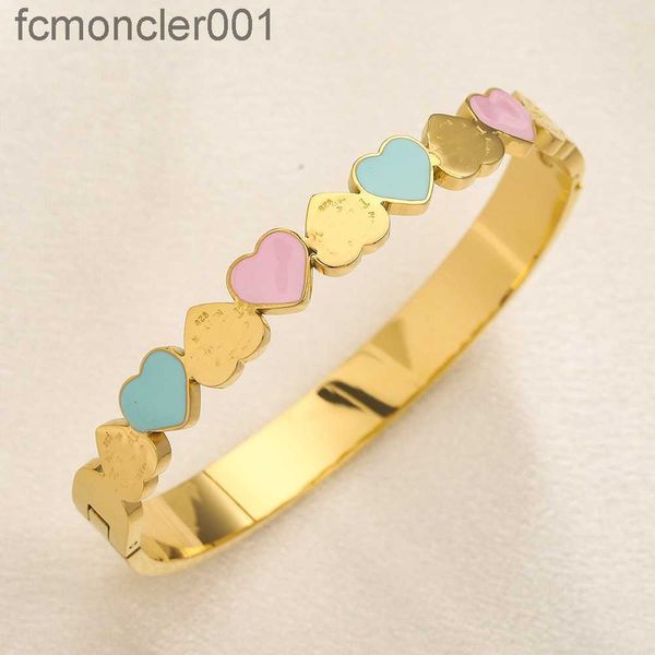 Bracelets Femmes Bangle Fashion Brand Designer Heart Letter Imprimé Gold plaqué en acier inoxydable Bracelet Femmes Bijoux Love Cadeaux FP1v