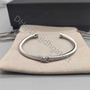 Bracelets Femme Designer Hook Femme Bracelet Fashion Men Silver Charm Silver Twisted 5 mm Cuff Bangle Designer Câble Bijoux Exquisite Simple Hoop Accessoires Hxja