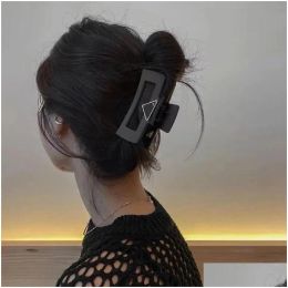 Caminada de cabeza de cabeza de cabello Accesorios para el cabello de lujo diseñador de lujo Triángulo para mujer P