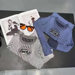 Merk 2023 T-shirt Metalen Label Gebreid voor Dames Slim Fit Elastische Mode Pittige Meisjes Top Klassieke stijl Hol patroon