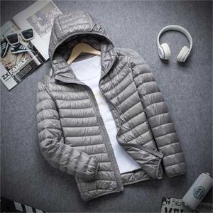 Marca Otoño Invierno Chaqueta ligera para hombre Moda con capucha Corta grande Ultra-delgada Ligera Chaqueta delgada para jóvenes Chaquetas 211008