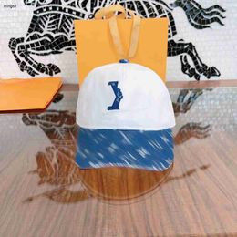 Diseñador de gorra de bola para bebé de marca Sombreros para niños con selección de dos colores Incluyendo caja de marca Tamaño 3-12 t Diseño de empalme de mezclilla gorras para niños Dec05