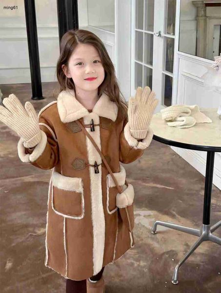 Merk baby designer jas Suède kinderjas Maat 100-170 Winter warm meisje windjack met schattige crossbody tassen Nov25