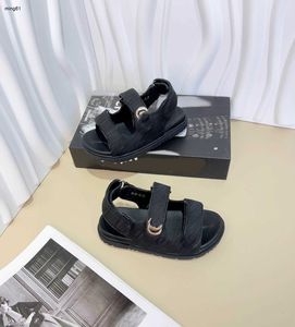 Merk baby sandalen letter logo donkere streep kinderen schoenen kosten prijs maat 26-35 inclusief doos anti slip zool zomermeisjes slippers 24May