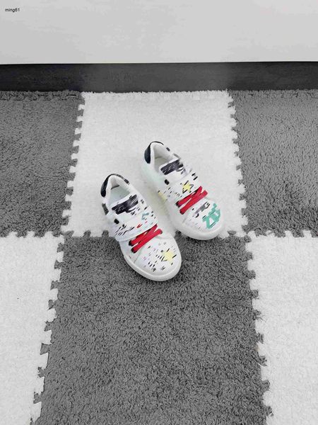 Marque Baby Sneakers Colorful Cartoon Letter Printing Kids Chaussures Taille 26-35 Box Protection Girls Casual Board Chaussures Chaussures Boys 24Pril