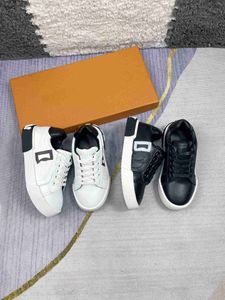 Merk baby sneakers contrast brief logo kinderschoenen maat 26-35 doosbeveiliging zwart en witte jongens casual schoenen 24 april