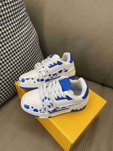Zapatillas para bebés de marca zapatos azules de alta calidad Tamaño 26-35 Embalaje de caja de marca Impresión de lunares chicas zapatos casuales 24 de mayo