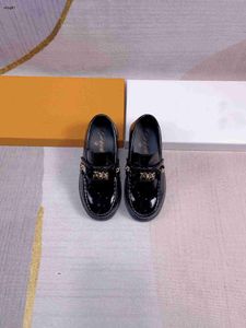 Merk baby sneakers glanzend patent leer formeel schoenen kinderen schoenen maat 26-35 doosbeveiliging zwart en witte jongens casual schoenen 24april