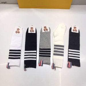 Marque bébé bas haute qualité chaussettes enfant en bas âge enfants vêtements de marque confortable garçon fille tuyau Stripe design enfant collants