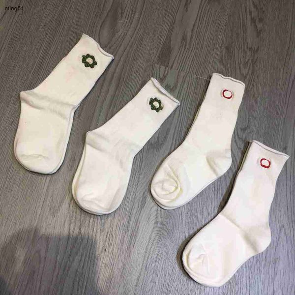 Medias de bebé de marca Calcetines blancos puros para niños pequeños ropa de diseñador para niños Bordado colorido niño niña manguera invierno Cálido pantimedias para niños