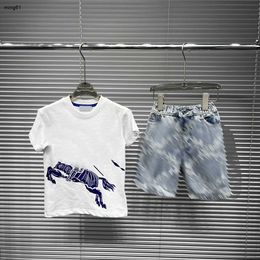 Marque Baby Tracksuit Designer Kids Two Piece Set Taille 100-160 Summer Child T-shirt and Logo Imprimé Denim Shorts Dec10