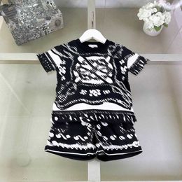 Merk baby tracksuits meisjes zomerpak kinderen designer kleding maat 90-150 cm symmetrisch patroon volledige afdrukken korte mouwen t-shirt en shorts 24may