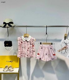 Marque Baby Tracksuits Summer Girls Suit Kids Designer Vêtements Taille de 100-150 cm Col à feuilles plissées gilet de conception et shorts 24mai