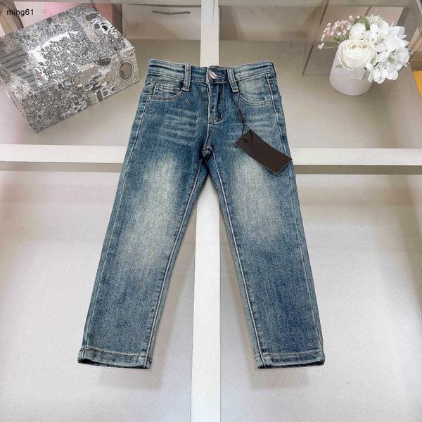 Jeans délavés de marque pour bébé, pantalons en denim de styliste pour enfants, taille 110 à 150, décoration avec plaque signalétique en métal, 24 mars