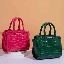 Marque sacs luxe trapèze sacs à main pour femmes 2022 Crocodile cuir sac à bandoulière dames petits sacs à main épaule chaînes concepteur