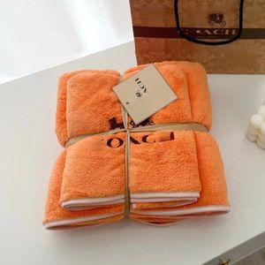 Serviettes de bain de marque Coral Plush Luxury Logo Broderie Ensembles de serviettes en deux pièces Serviette de plage à séchage rapide