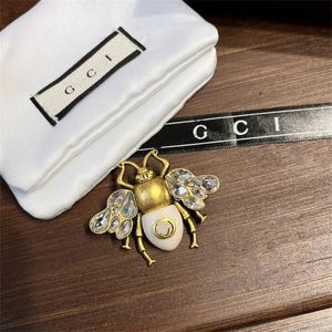 Brand Belbo Logo Diamond Brooches Designer 18K Gold Brooch Engagement Cadeaux Love Pins Bijoux en acier inoxydable