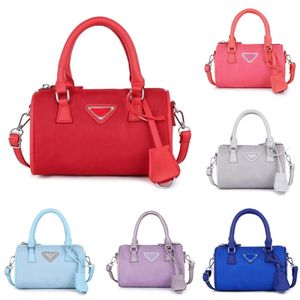 Marca Bolsas de bolos Bolso de diseñador p Familia Barril redondo Nylon Bolso de mano para mujer Crossbody Handbill of Ladle Hombro Nueva red Rojo Casual Hopo Bucket Venta de fábrica