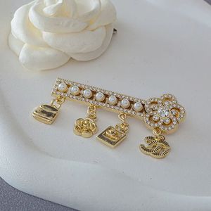 Broches de marque, bijoux de styliste, broches avec lettres, accessoires pour femmes, cadeaux de fête de mariage, 5