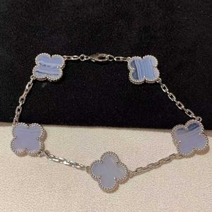 Merk Charm 925 Sterling Silver Van Purple Jade Chalcedony Four Leaf Clover -armband geplateerd met 18k witgouden precisie Hoge versie CNC Handgemaakte sieraden