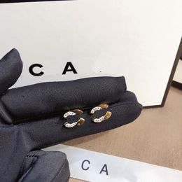 Marca Charm Diseñador Pendiente Moda Joyería Premium Círculo de las mujeres Pendientes de diamantes de imitación Chapado en oro Pareja Accesorios familiares