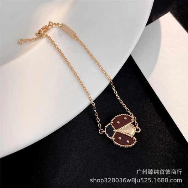 Brand Charme High Version Van Ladybug Bracelet Womens Nouveau émail émail exigence à main blanc Fritillaria Plum Blossom Ailes Four Leaf Grass