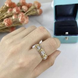 Charme de marque Mosang Stone Diamond Ring Pure Silver Tff Li Jiaqi Sême style luxe incrusté High Grade Milked Two Tone Demande de commander la ligne de mariage