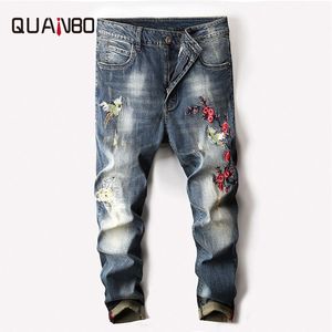 Jeans pour hommes brodés de style chinois de marque Jeans à petit trou sauvage Pantalon imprimé prune Pantalon slim pour hommes brodé quatre saisons