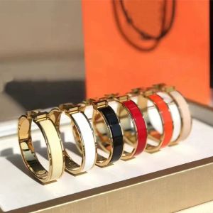 Bracelet de créateur de 12 mm de large de 12 mm de large bracelet de manche de luxe pour femmes et hommes bracelet en acier en titane de haute qualité