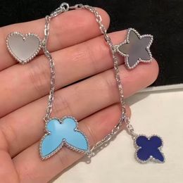 Brace de créateur de trèfle Bracelets bijoux Sier Blue Stone Butterfly Love Heart Star Flowers Limited Edition Bangle Bracelet Valentin Day Christmas Gift