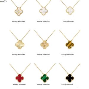 Marque Clover Fashion Charm Single Flower Cleef Diamond Agate Gold Designer Collier pour les femmes
