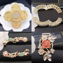 Marca CYBrooch Broches Pins Mujeres Diseñador de Lujo Joyería Cristal Perla 18k Chapado en Oro Broche de Plata Vintage Amantes de la Moda Regalo de Fiesta de Boda