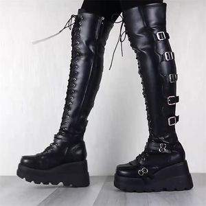 Merkontwerp vrouwelijk hoog platform dij high laarzen mode buckle punk hoge hakken laarzen dames cosplay wiggen schoenen vrouw 220815