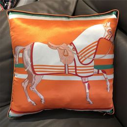 Merkontwerp Horse Sofa Zijde Kussen Mode Hoogwaardige kussensloopstoel Stoel Auto Cushion Cover Home Decoratie Fashion Pillow 240508