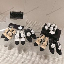 Diseño de marca Nueva llegada Sandalias de mujer Sandalias planas casuales de cuero genuino de alta calidad Zapatos de tacón Diapositivas de estilo Zapatos de vestir de piel de oveja Fiesta de moda