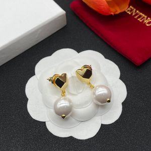 Diseñador de la marca 18k Gold Heart Stud Pendientes VL Mujeres de alta calidad Pendientes de perlas Joyería