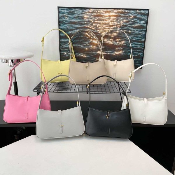 Bolsos de diseñador de marca Bolso Bolso bandolera Bolso de mano 2024 Nuevas mujeres Primavera y verano Versátil Axila Personalidad fresca Lindo B035 Venta directa de fábrica