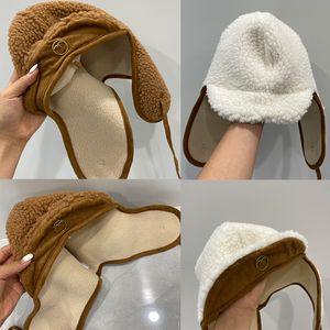 Modemerk ontwerper Beanie Hat Winter Dames pure kleur oorbeveiliging warm gebreide konijn pluche leifeng hoed outdoor sneeuw schedel beanie hoed groothandel