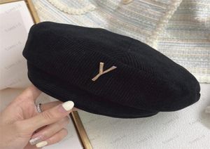 Brand Designer Berets Bonnet pour femmes Beret Bons de luxe d'hiver Solide Chatte ajusté Gold Casquette Corduroy chaud Cap1485250