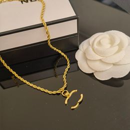 Collares de colgantes de latón de diseñador de marca tiene sellos CLASECT COBER COBRE LUXURO Gold Letter Cabina colgante de colgantes de enlace Regalos de joyas de joyería
