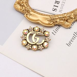 Broche de diseñador de marca chapado en oro para mujer, broches de diamantes, joyería para fiesta y boda, regalo