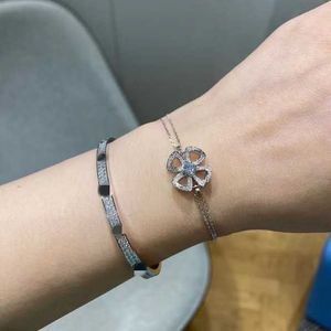 Bracet de créateur de marque Carter Precision Edition Bracelet étoile à ciel complet étroit avec deux rangées de tournevis à diamant à la mode et polyvalente pour les femmes non décolores avec le logo