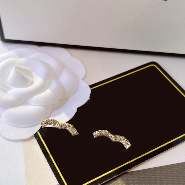 Diseñador de la marca Letras dobles Stud Cobre 18K chapado en oro 925 Círculo de plata redondo Mujeres Rhinestone Perla Pendiente Fiesta de bodas Joyería A874
